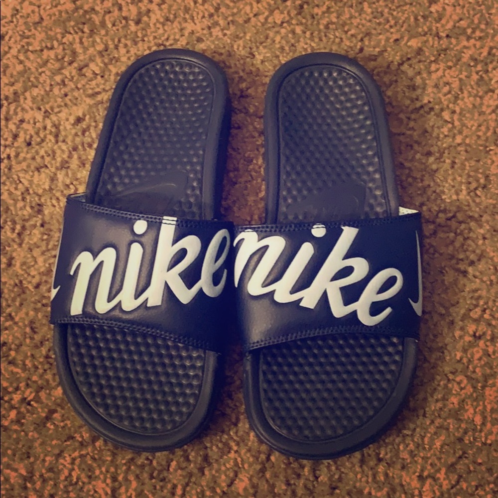 Nike flats